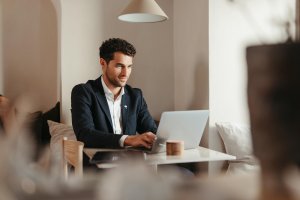 Contractul de exclusivitate REMAX Moldova – Ce este, ce beneficii aduce și de ce devine standardul profesional în imobiliare