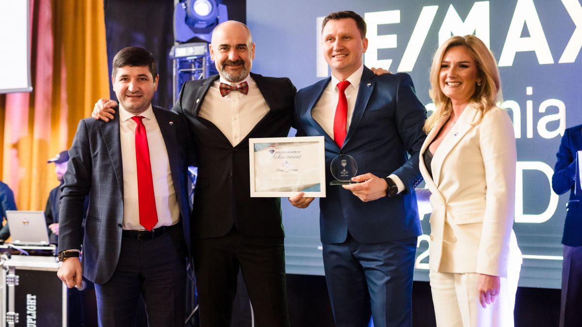 RE/MAX Молдова завоевывает международные вершины в недвижимости на церемонии RE/MAX Romania Awards 2022!