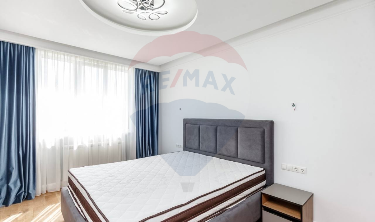 124.900 EUR
