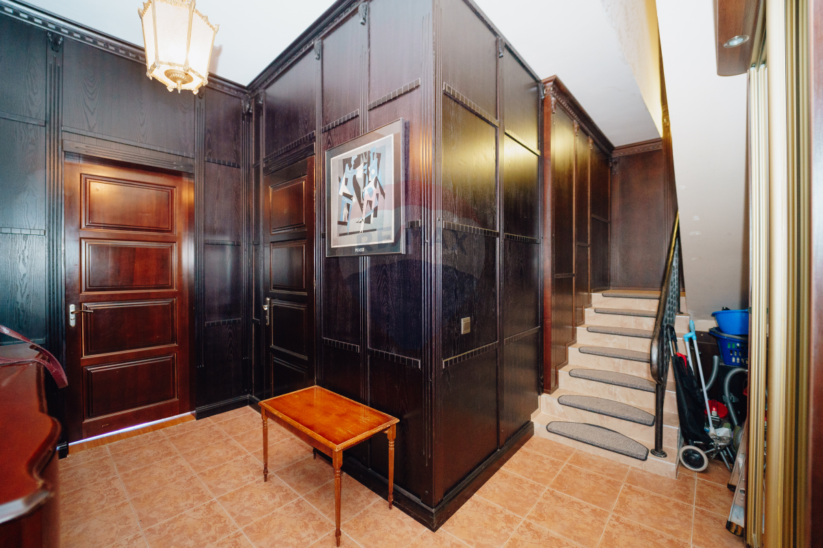 249.000 EUR