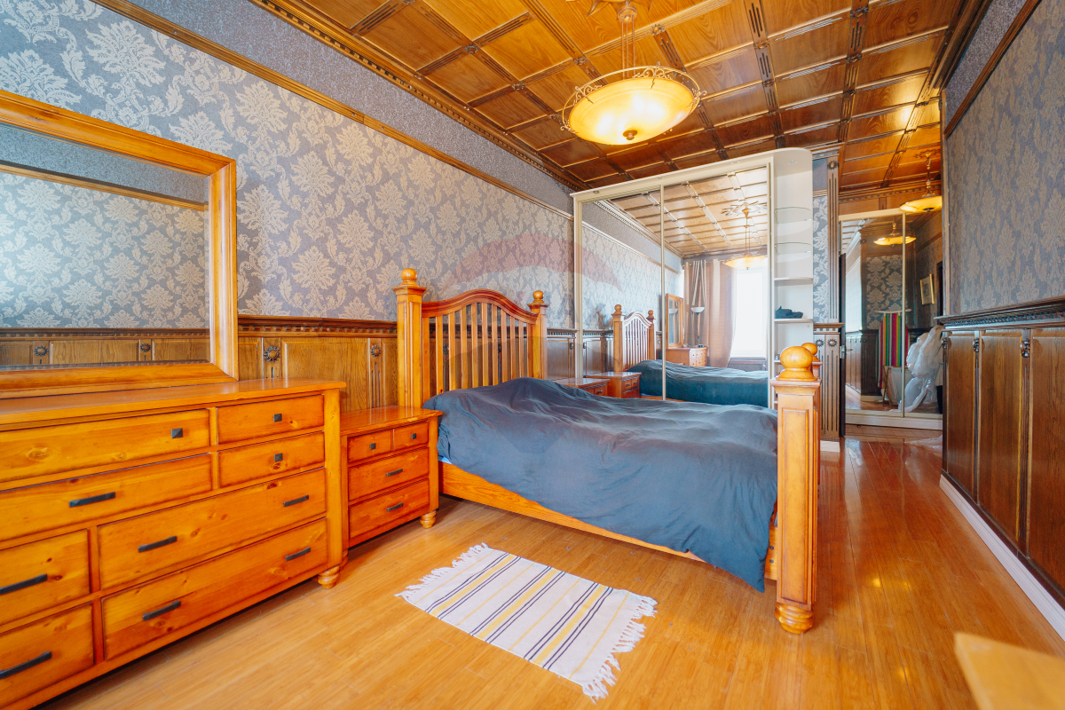 249.000 EUR