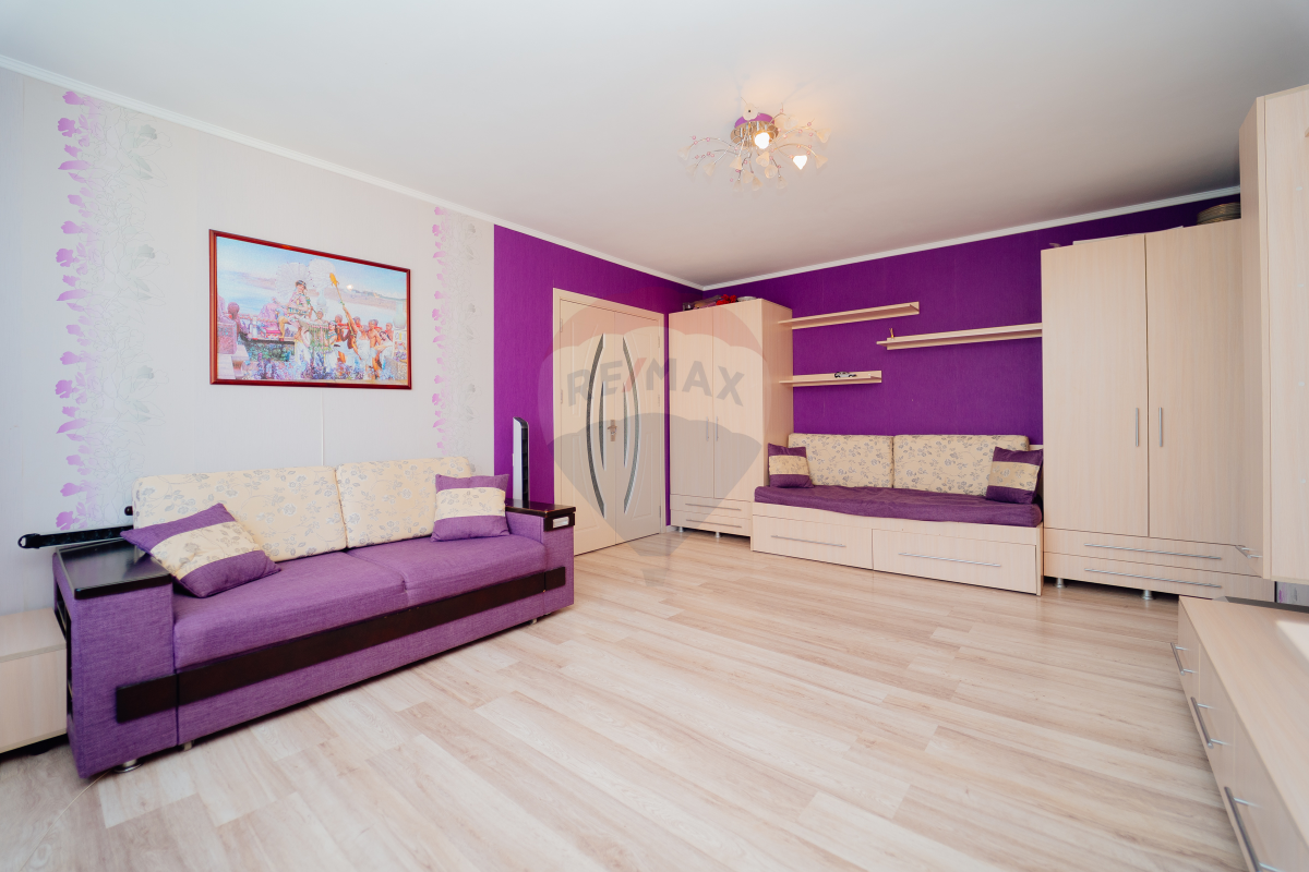 68.900 EUR