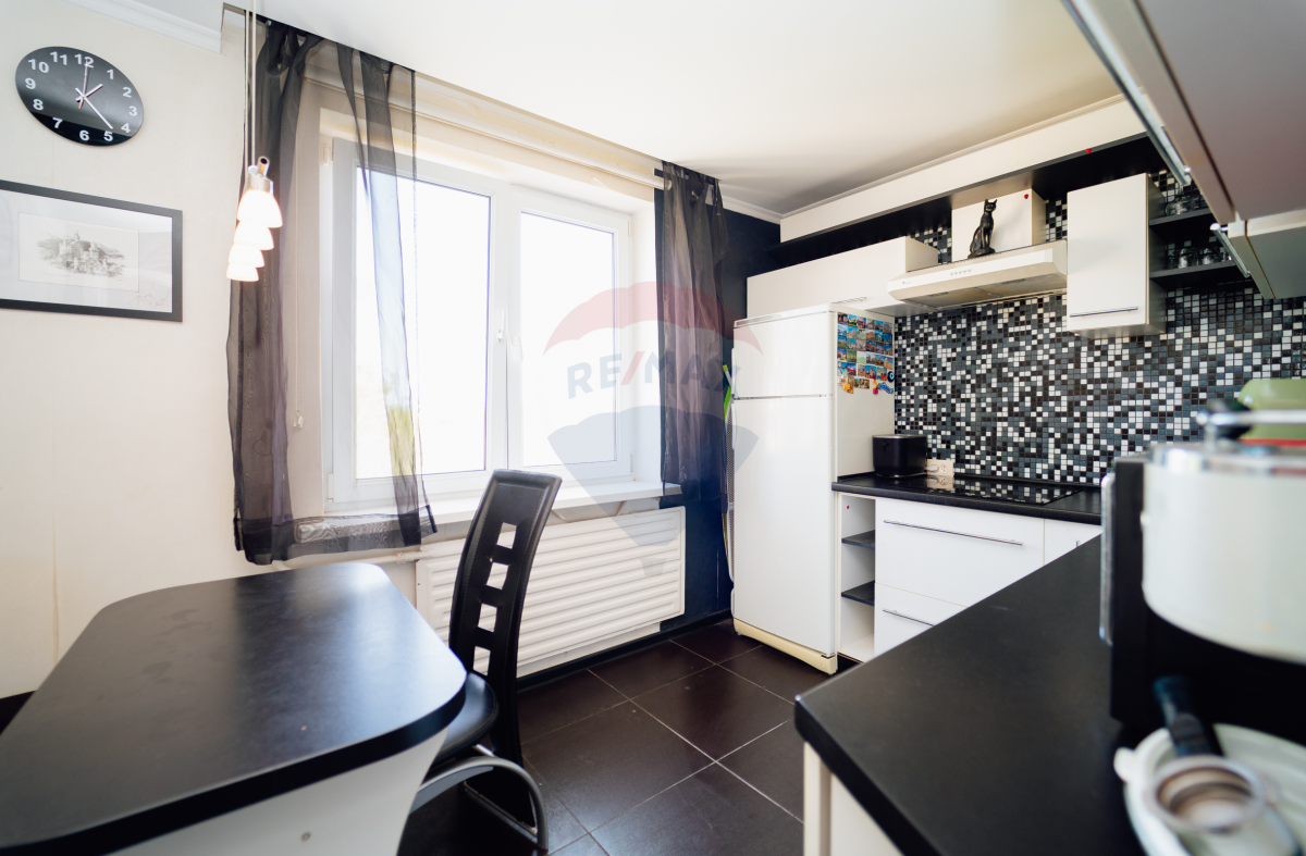 68.900 EUR