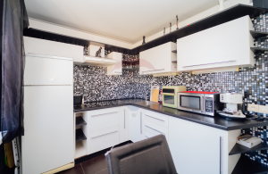 68.900 EUR