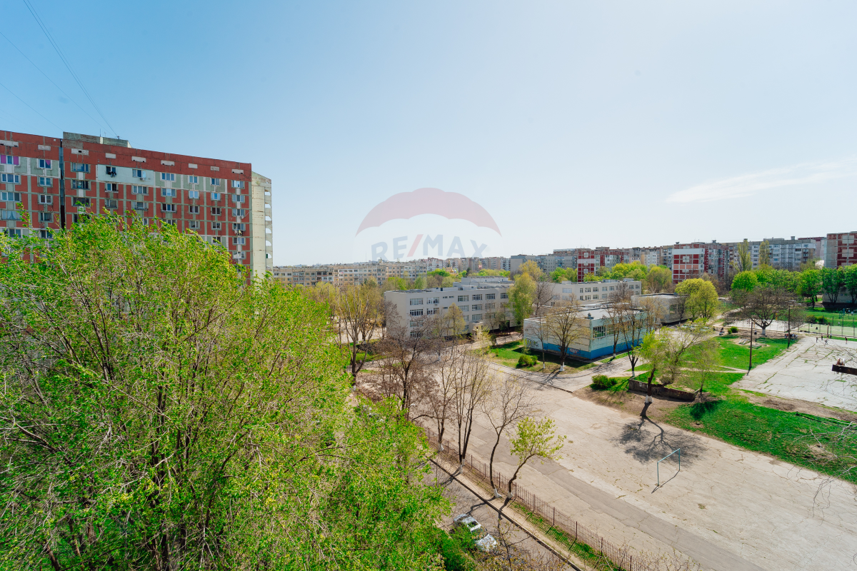 68.900 EUR