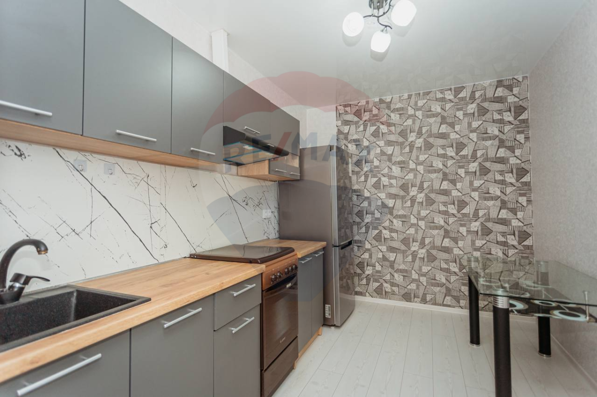 82.900 EUR