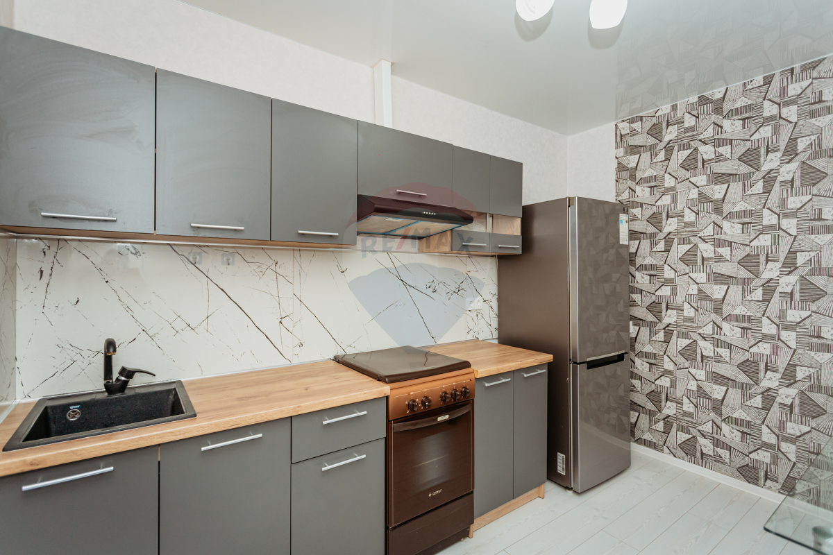 82.900 EUR