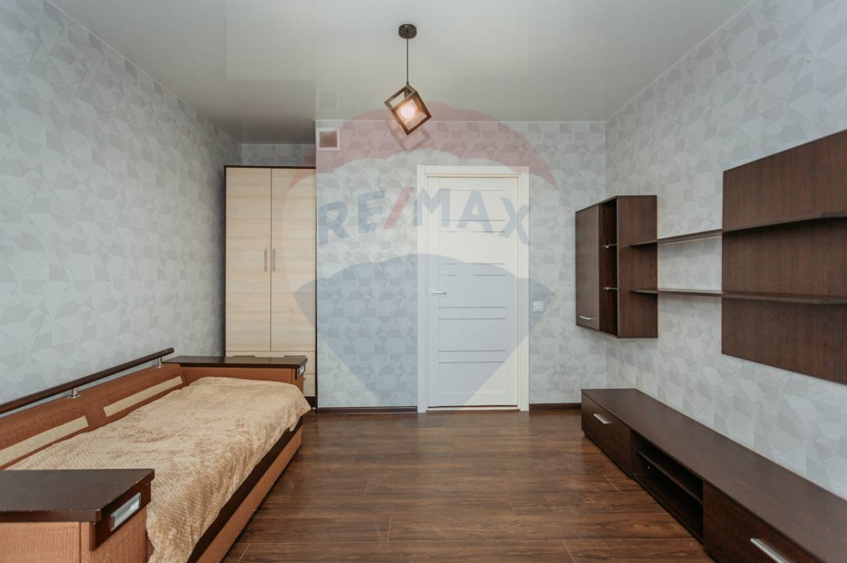 82.900 EUR