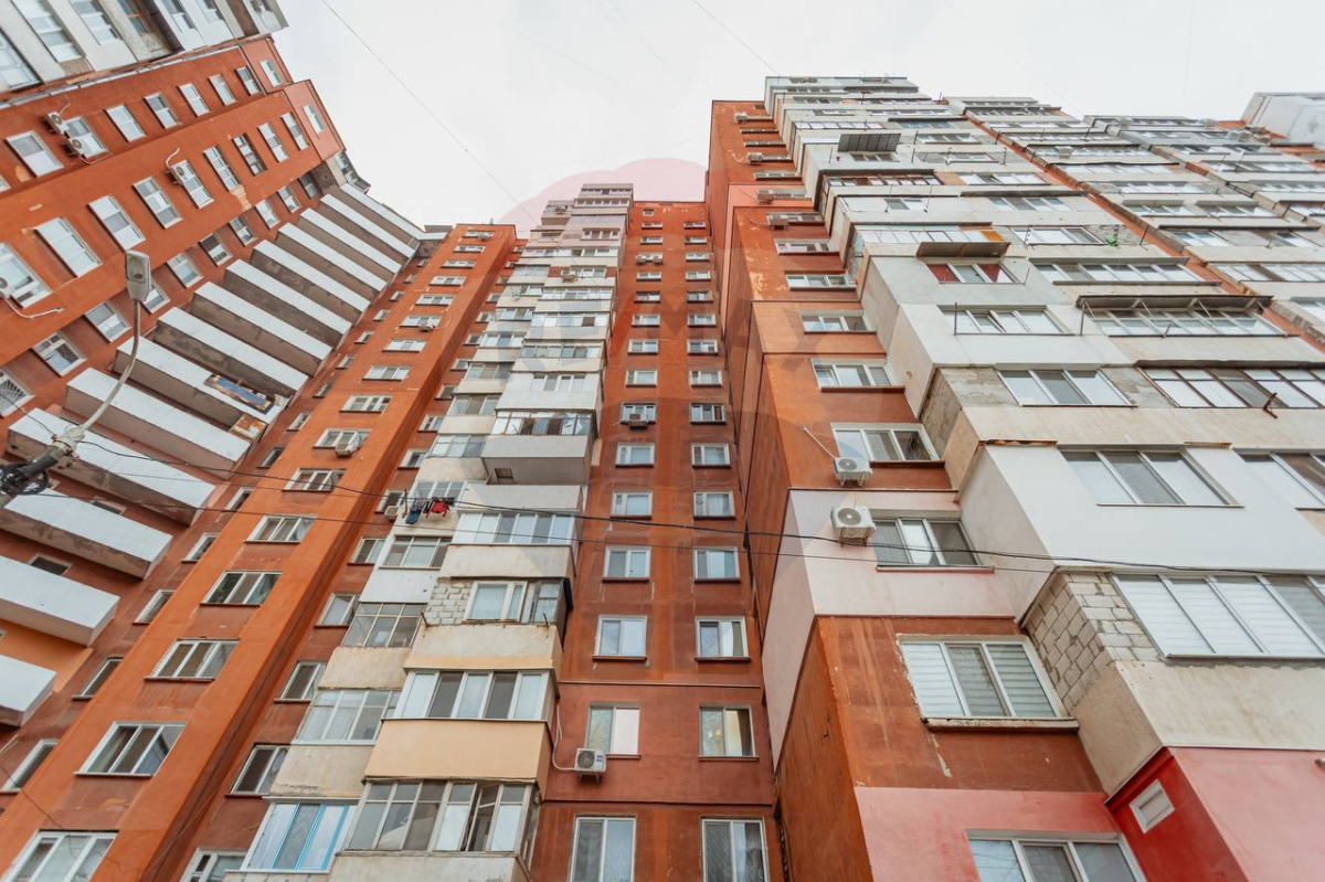 82.900 EUR
