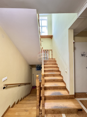 242.000 EUR