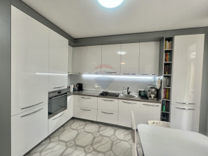 205.000 EUR