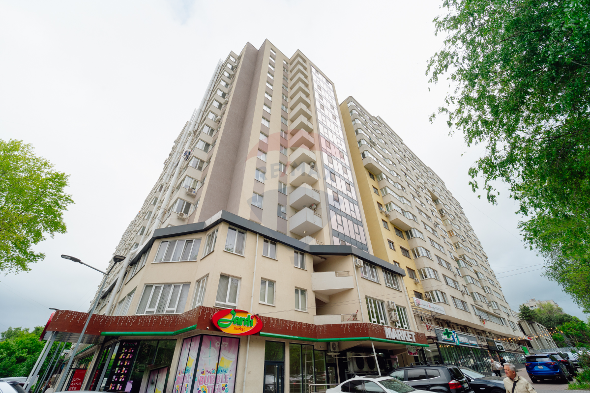 176.900 EUR