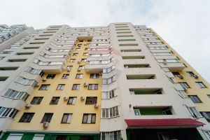 176.900 EUR
