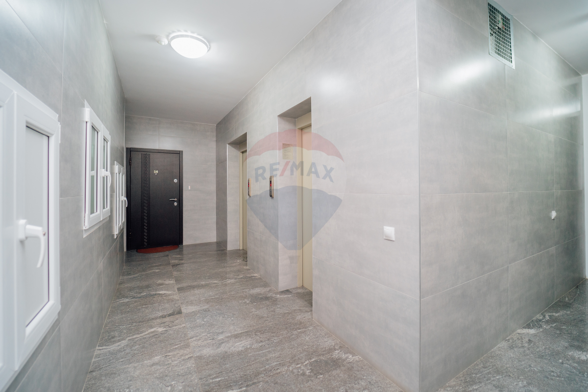 176.900 EUR