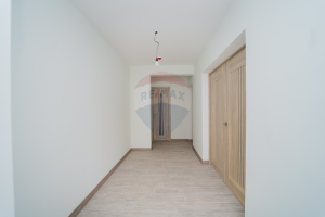 176.900 EUR