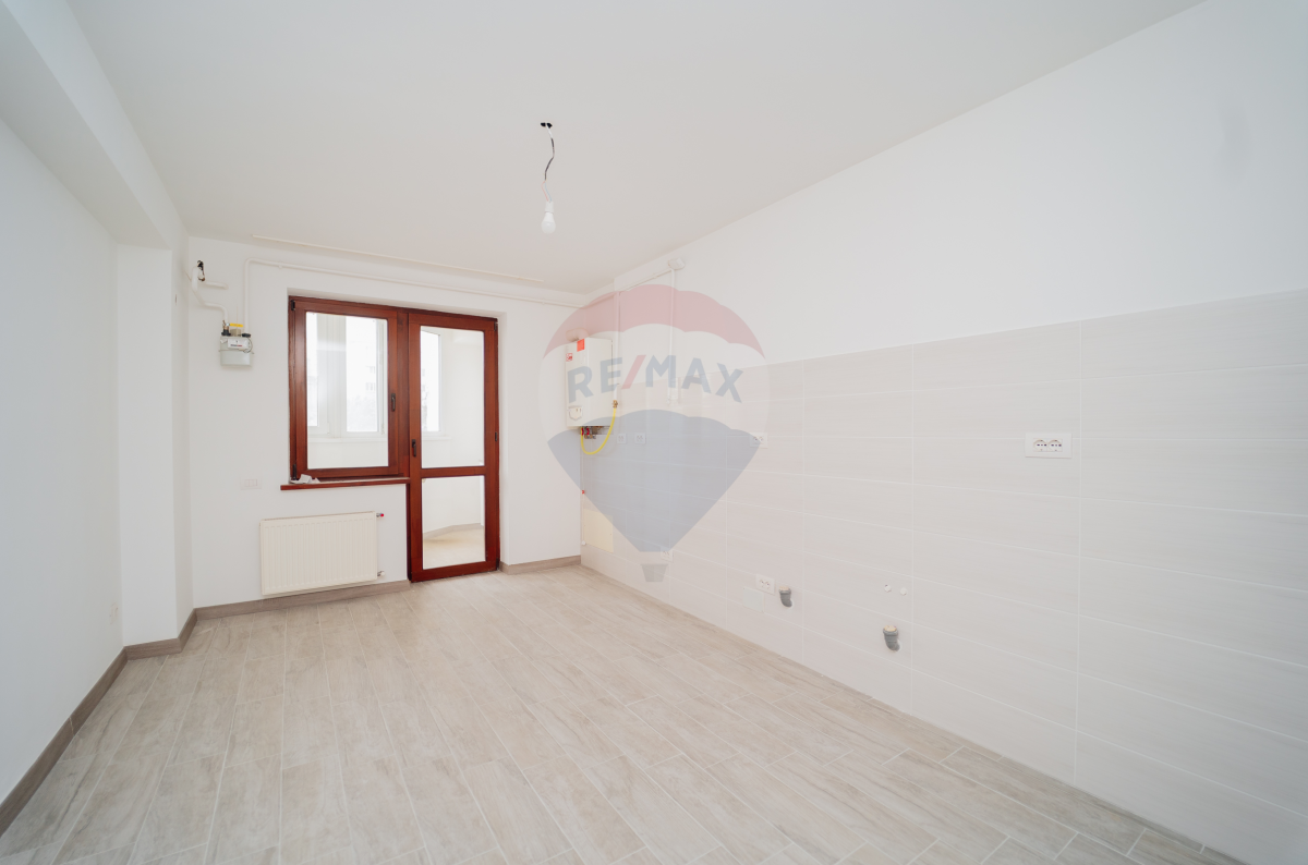 176.900 EUR