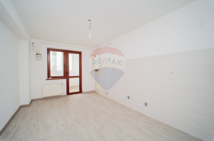 176.900 EUR