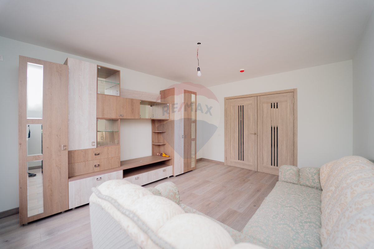 176.900 EUR