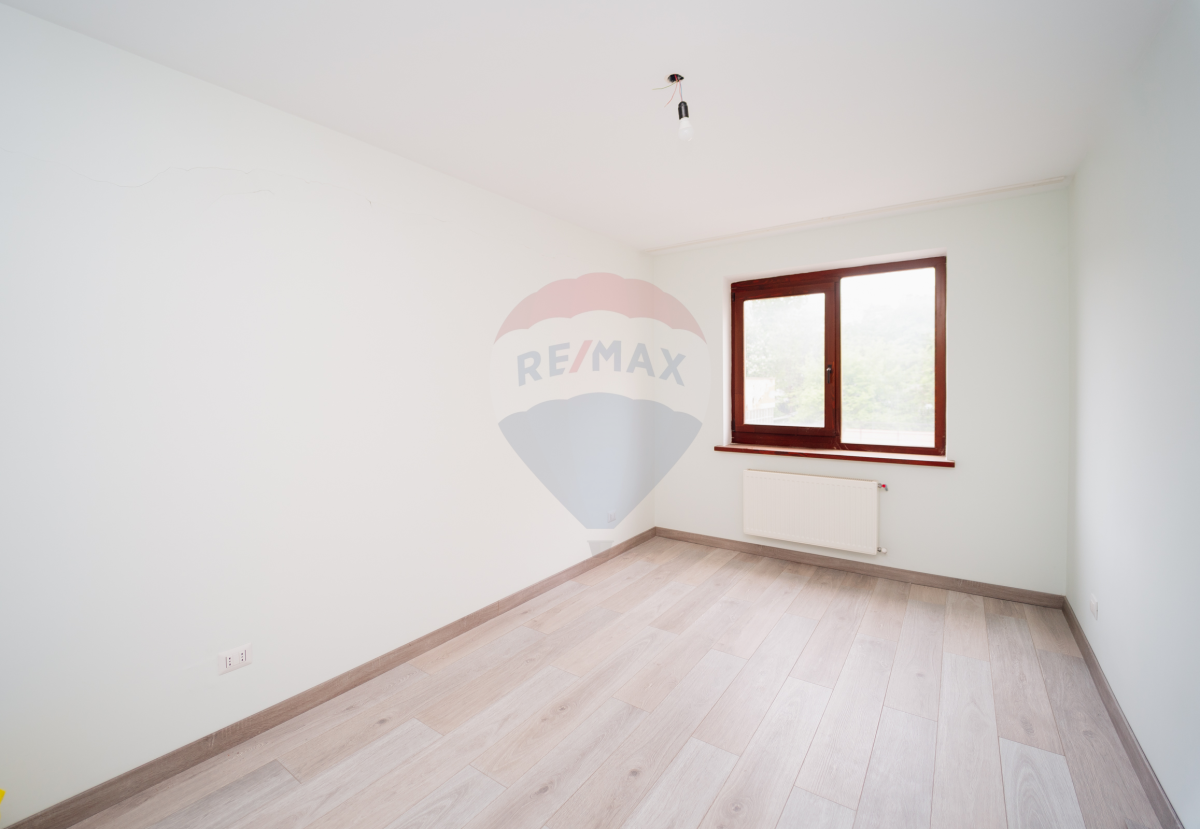 176.900 EUR