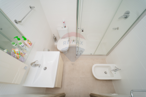 176.900 EUR