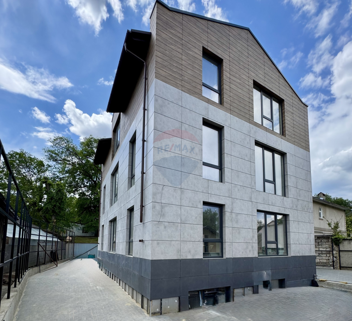 1.100.000 EUR