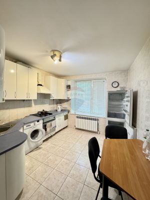242.000 EUR