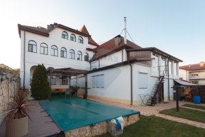 700.000 EUR