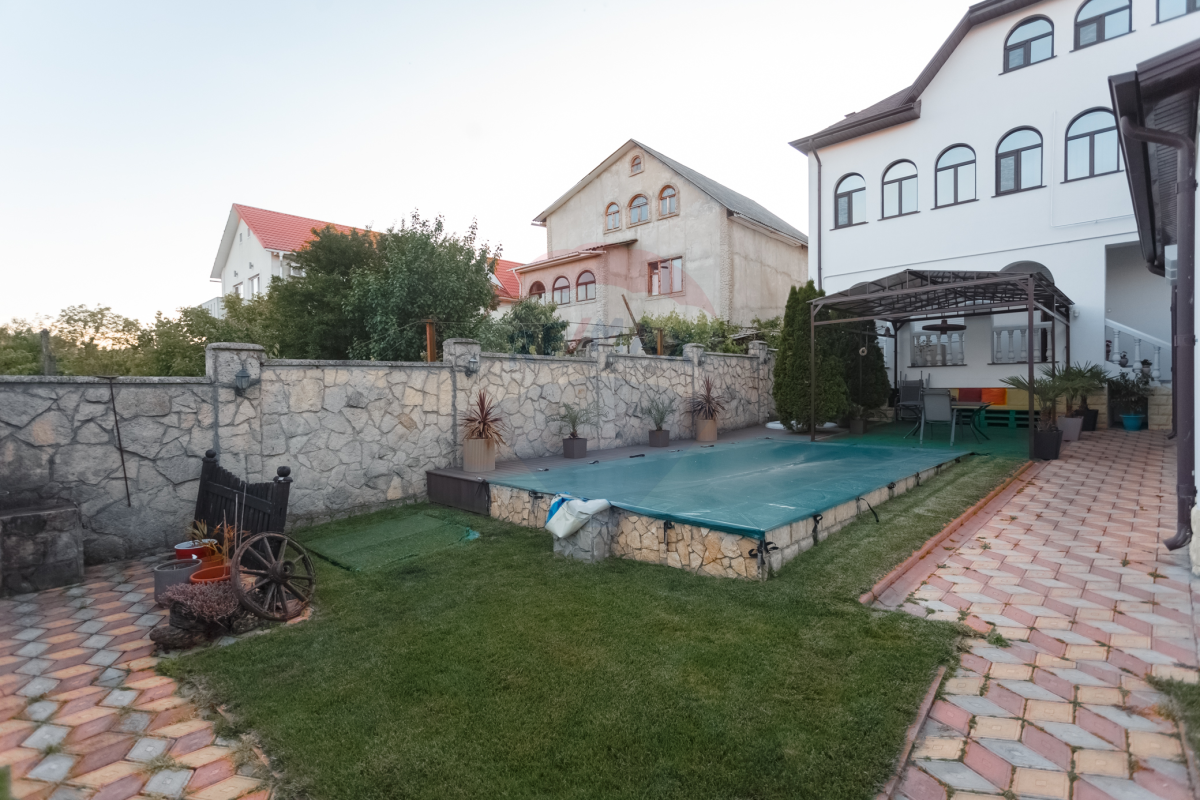 700.000 EUR
