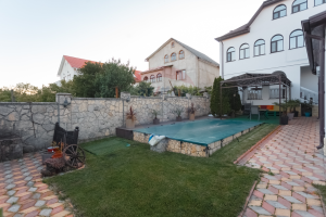 700.000 EUR