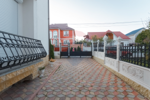 700.000 EUR