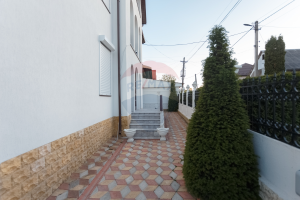 700.000 EUR
