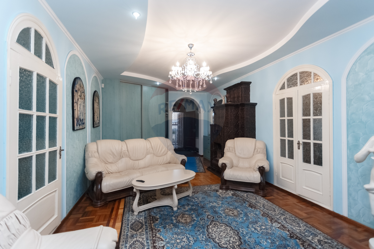 700.000 EUR