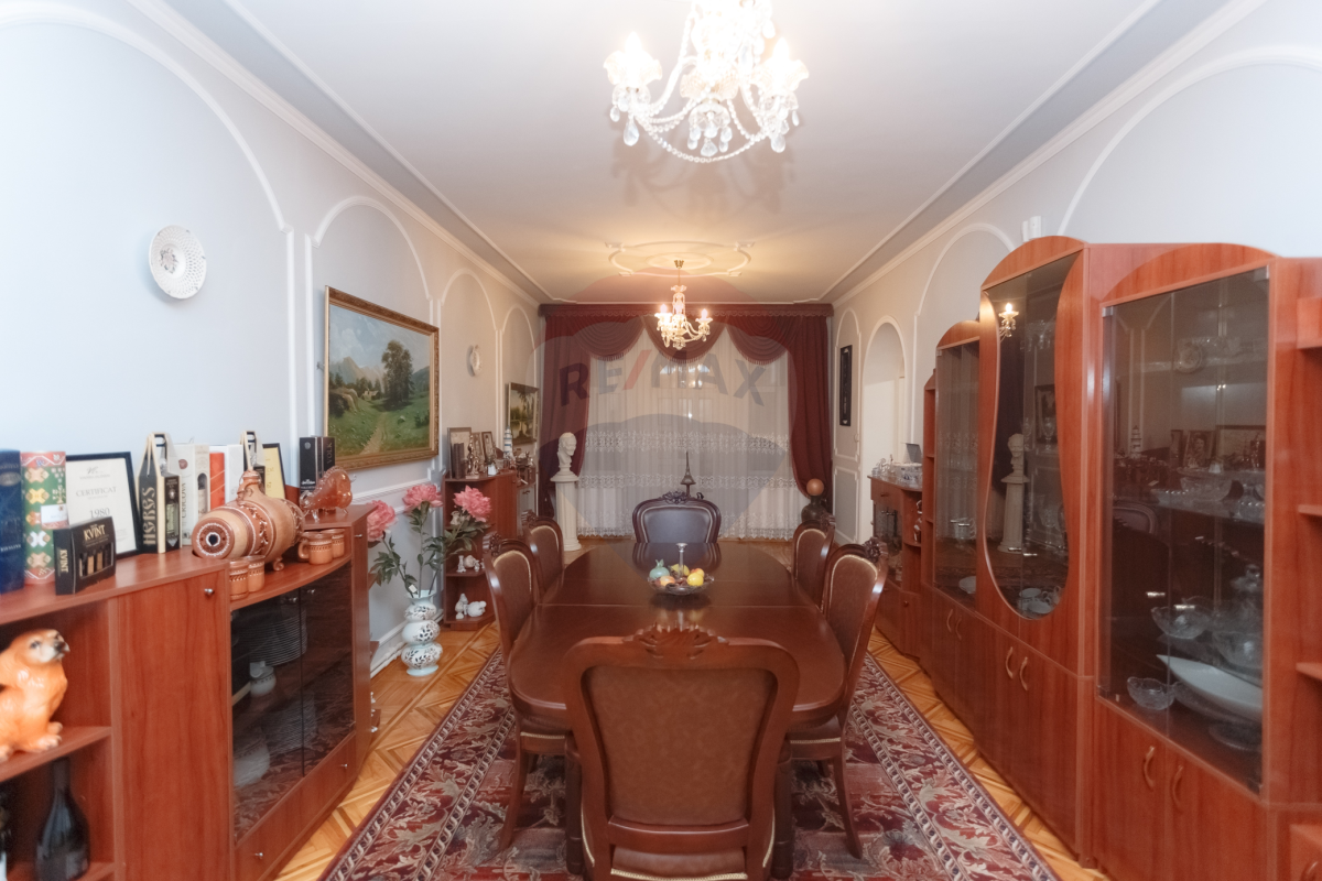 700.000 EUR