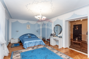 700.000 EUR