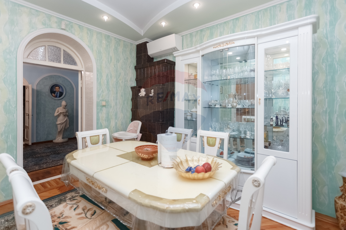 700.000 EUR