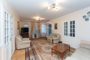 700.000 EUR
