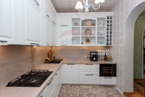 700.000 EUR