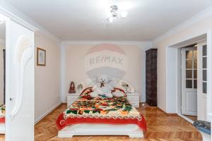 700.000 EUR