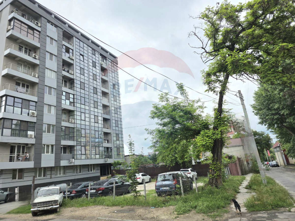 295.000 EUR