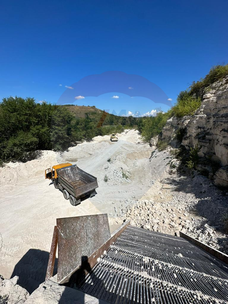 320.000 EUR