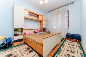 255.000 EUR