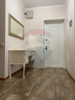 245.000 EUR