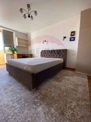 245.000 EUR