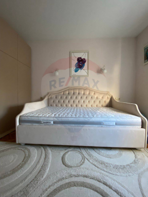 245.000 EUR