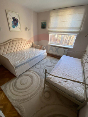 245.000 EUR