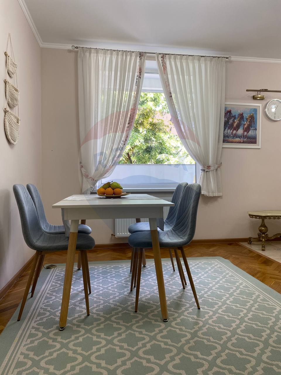 245.000 EUR