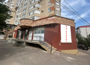 645.300 EUR