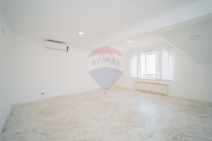2.700 EUR