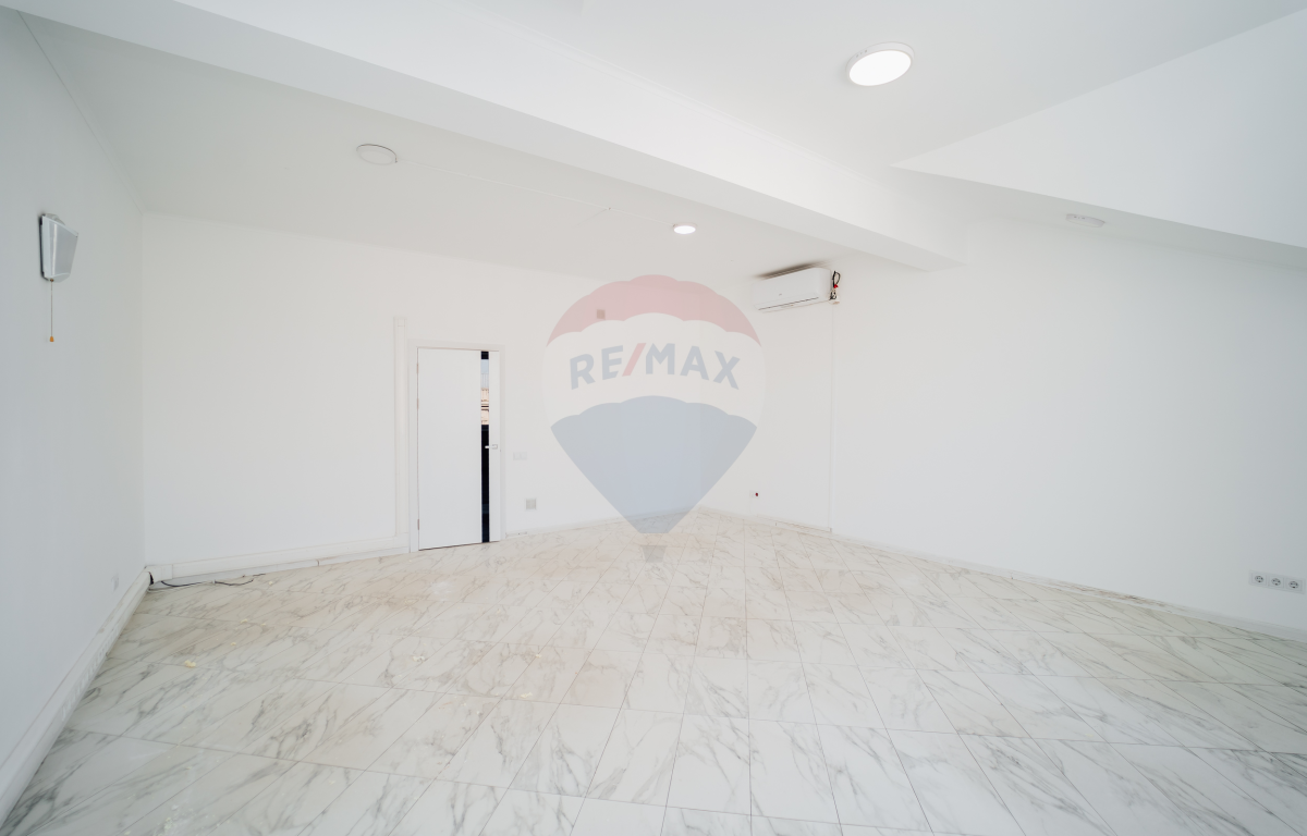2.700 EUR