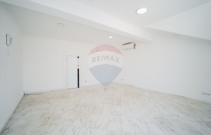 2.700 EUR